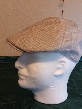Cream Colored Stylish Flat Cap. Elastic In Back Of Rim. Beautiful And Stylish.